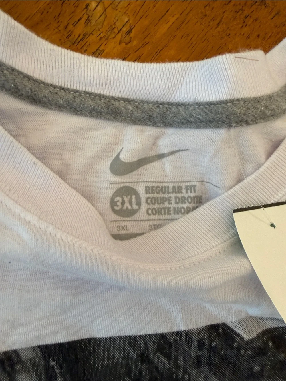 Nike Light White Short-Sleeve Tee with Black Cityscape Graphic xxxl